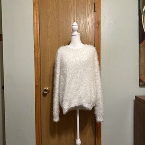 Mudd Junior's Medium White Long Sleeve Fuzzy Pullover Sweater - EUC